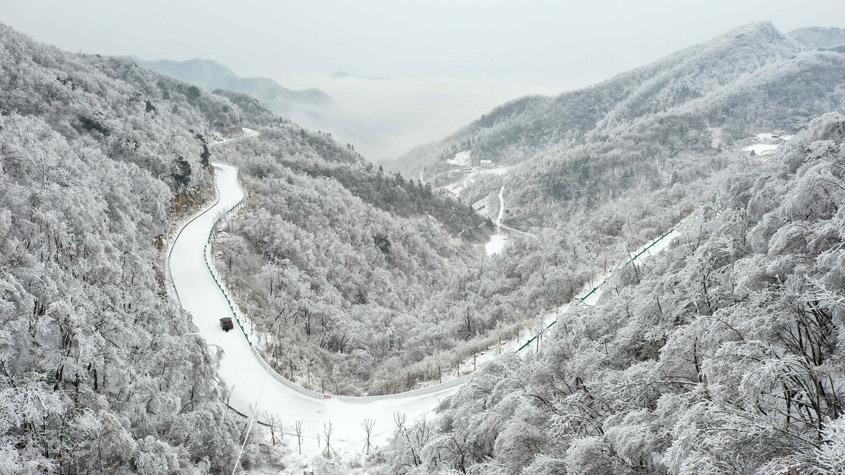 湖北?？迪稚治碲【肮?如水墨画卷